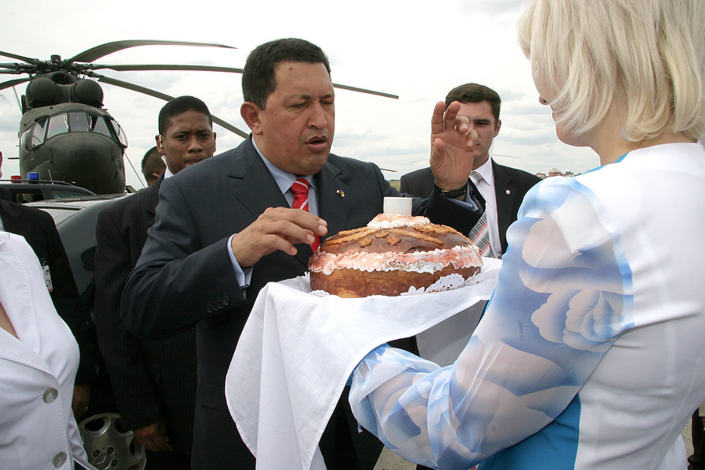 Tổng thống Venezuela Hugo Chavez (trái) thăm nhà máy sản xuất trực thăng Rostvertol, năm 2007. Ảnh: Sputnik. Tổng thống Venezuela Hugo Chavez (trái) thăm nhà máy sản xuất trực thăng Rostvertol, năm 2007. Ảnh: Sputnik.