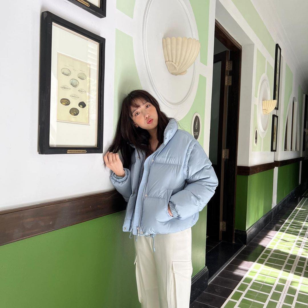 Nữ diễn viên Pyo Ye Jin gây bất ngờ chia sẻ hình ảnh du lịch tại Việt Nam. Ngôi sao sinh năm 1992 đang có chuyến nghỉ dưỡng ở Phú Quốc, tại resort cao cấp.