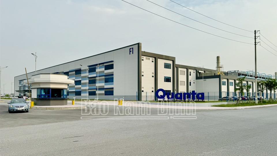 Được tỉnh Nam Định hỗ trợ, Tập đoàn Quanta Computer Inc., đã nhanh chóng thực hiện công đoạn đầu tư, sản xuất thành công 2 lô máy tính xách tay đầu tiên.