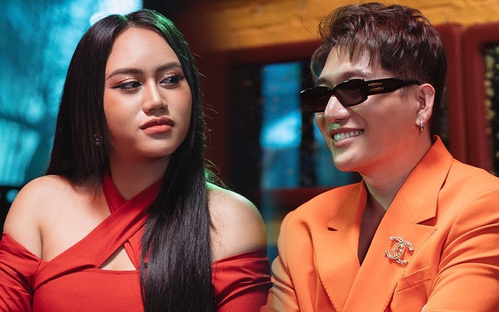 Châu Đăng Khoa (phải) và "gà cưng" Sofia đấu tố.