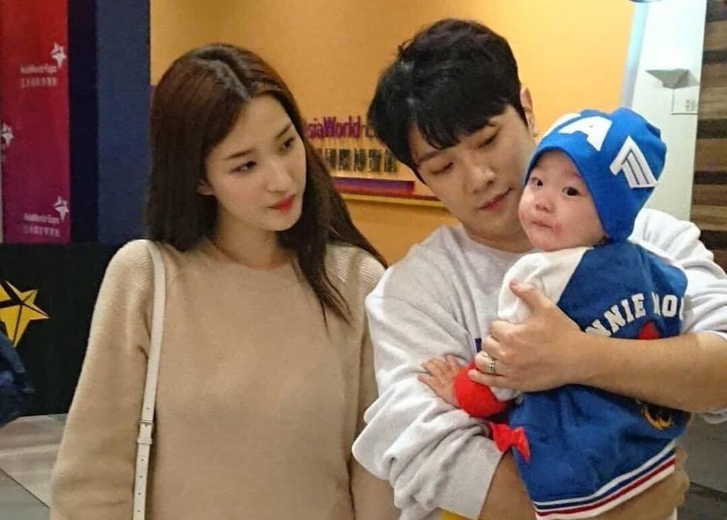 Choi Min Hwan thậm chí quyết định thắt ống dẫn tinh sau khi Yulhee sinh mổ ba con. Choi Min Hwan thậm chí quyết định thắt ống dẫn tinh sau khi Yulhee sinh mổ ba con.