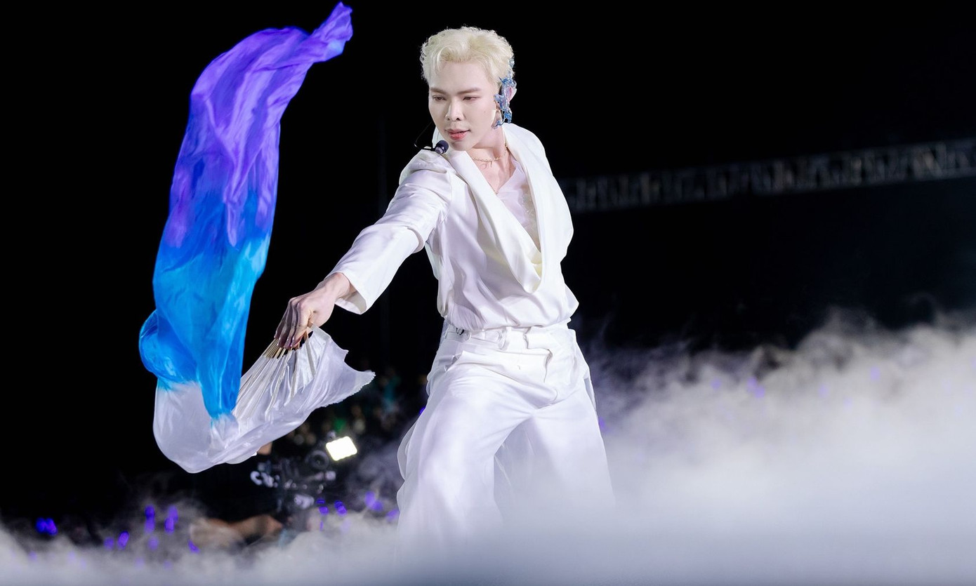 Hai game show ca nhạc của 63 nam nghệ sĩ khiến thị trường game show Việt sục sôi hơn bao giờ hết. Hai game show ca nhạc của 63 nam nghệ sĩ khiến thị trường game show Việt sục sôi hơn bao giờ hết.