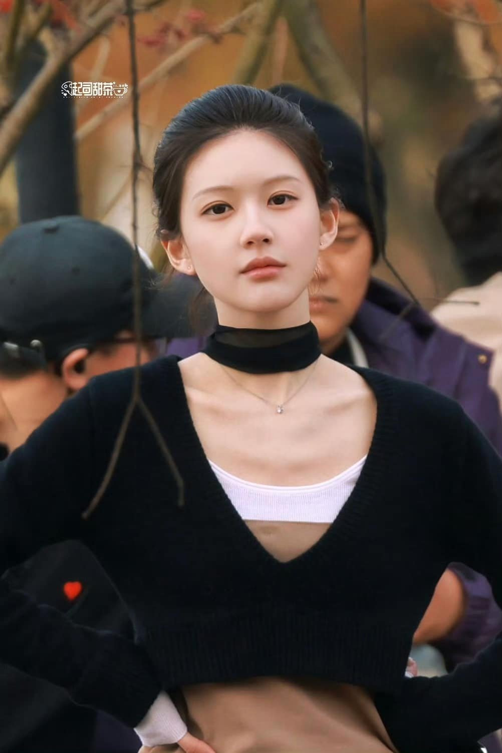 Triệu Lộ Tư gầy gò trên phim trường Tình nhân. Triệu Lộ Tư gầy gò trên phim trường Tình nhân.