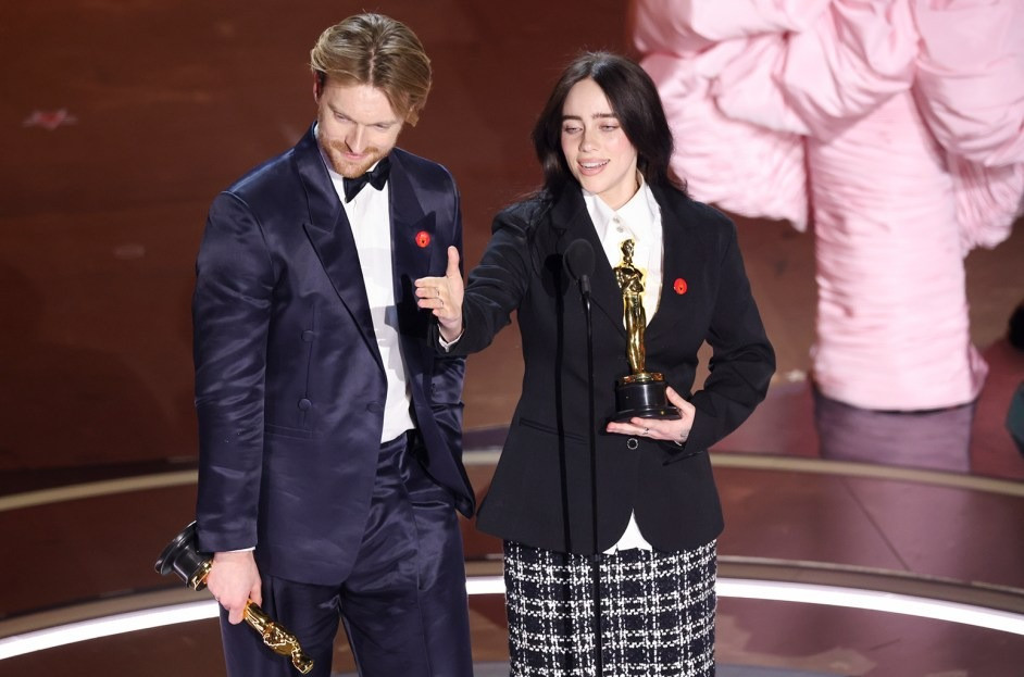Billie Eilish trở thành ngôi sao trẻ nhất thắng 2 giải Oscar ở tuổi 22. Năm 2022, cô nhận giải tương tự với ca khúc No Time to Die trong bộ phim cùng tên. Ảnh: Getty.