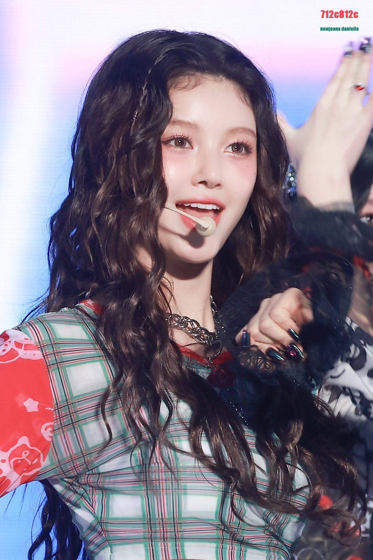 Nhan sắc của "bông hồng lai" nhận nhiều lời khen từ cư dân mạng.