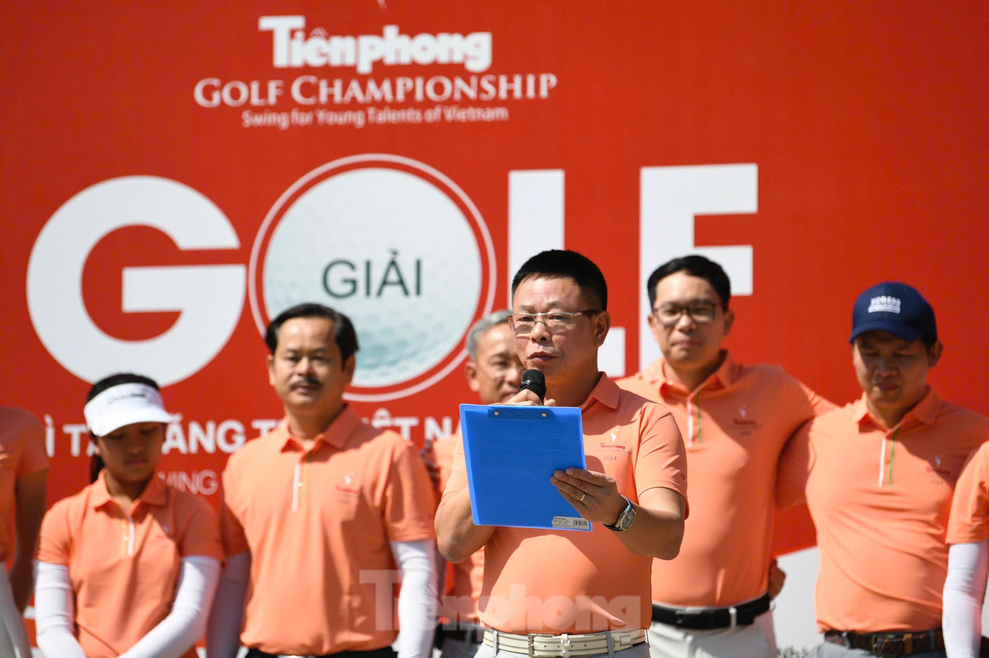 Nhà báo Phùng Công Sưởng – Tổng Biên tập báo Tiền Phong, Trưởng Ban tổ chức Tiền Phong Golf Championship - Vì Tài năng trẻ Việt Nam mùa thứ 8 – năm 2024, phát biểu khai mạc. Ảnh: Như Ý. Nhà báo Phùng Công Sưởng – Tổng Biên tập báo Tiền Phong, Trưởng Ban tổ chức Tiền Phong Golf Championship - Vì Tài năng trẻ Việt Nam mùa thứ 8 – năm 2024, phát biểu khai mạc. Ảnh: Như Ý.