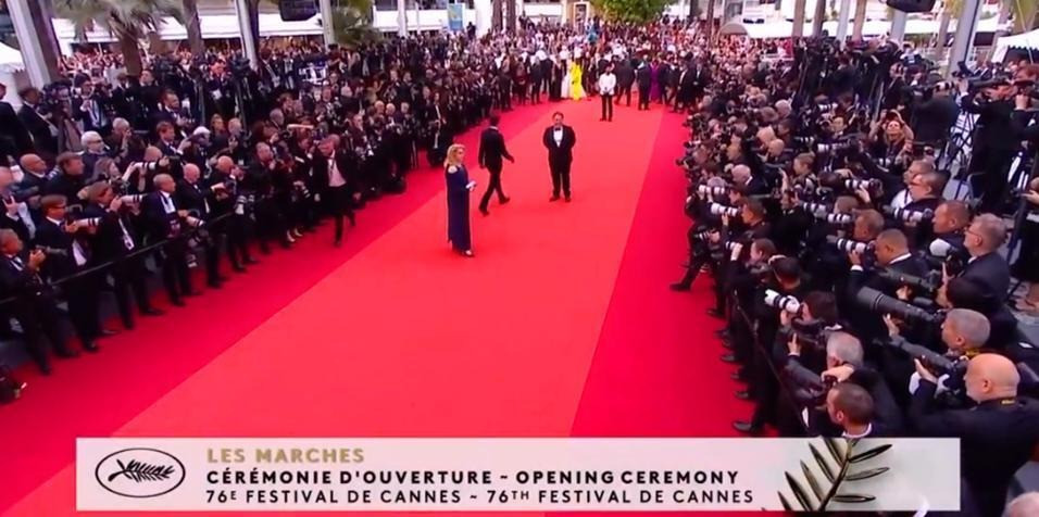 Camera đổ dồn vào Catherine Deneuve khi bà bước vào thảm đỏ, Camera đổ dồn vào Catherine Deneuve khi bà bước vào thảm đỏ,