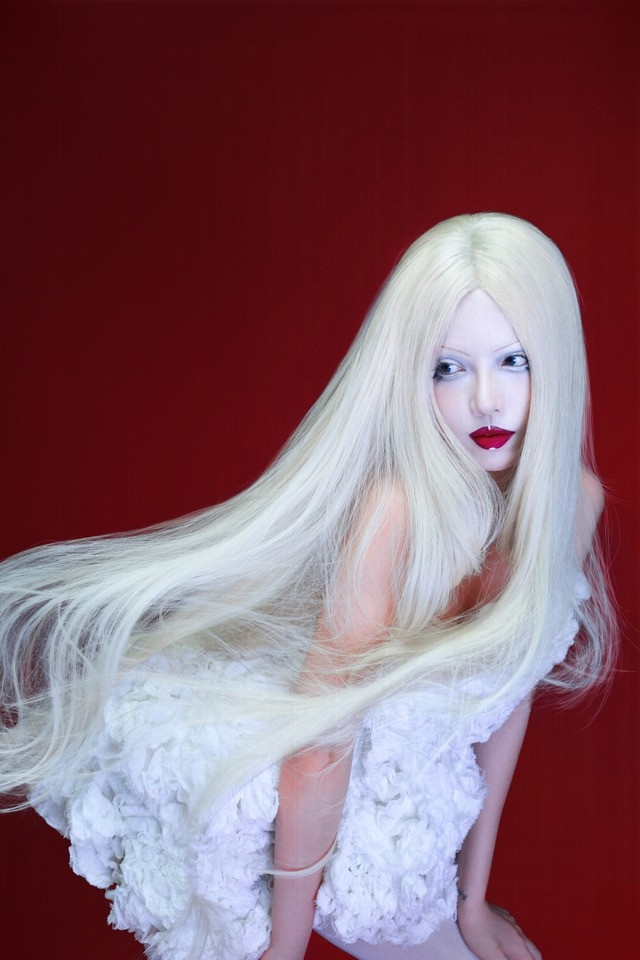 Nữ ca sĩ chọn Alternative, Pop Rock cho đĩa đơn mới. Nữ ca sĩ chọn Alternative, Pop Rock cho đĩa đơn mới.