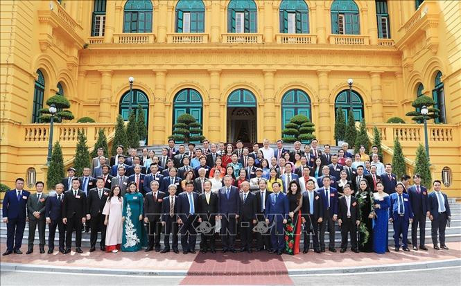 Tổng Bí thư, Chủ tịch nước Tô Lâm với đại diện doanh nghiệp nhỏ và vừa Việt Nam. Ảnh: Lâm Khánh/TTXVN. Tổng Bí thư, Chủ tịch nước Tô Lâm với đại diện doanh nghiệp nhỏ và vừa Việt Nam. Ảnh: Lâm Khánh/TTXVN.