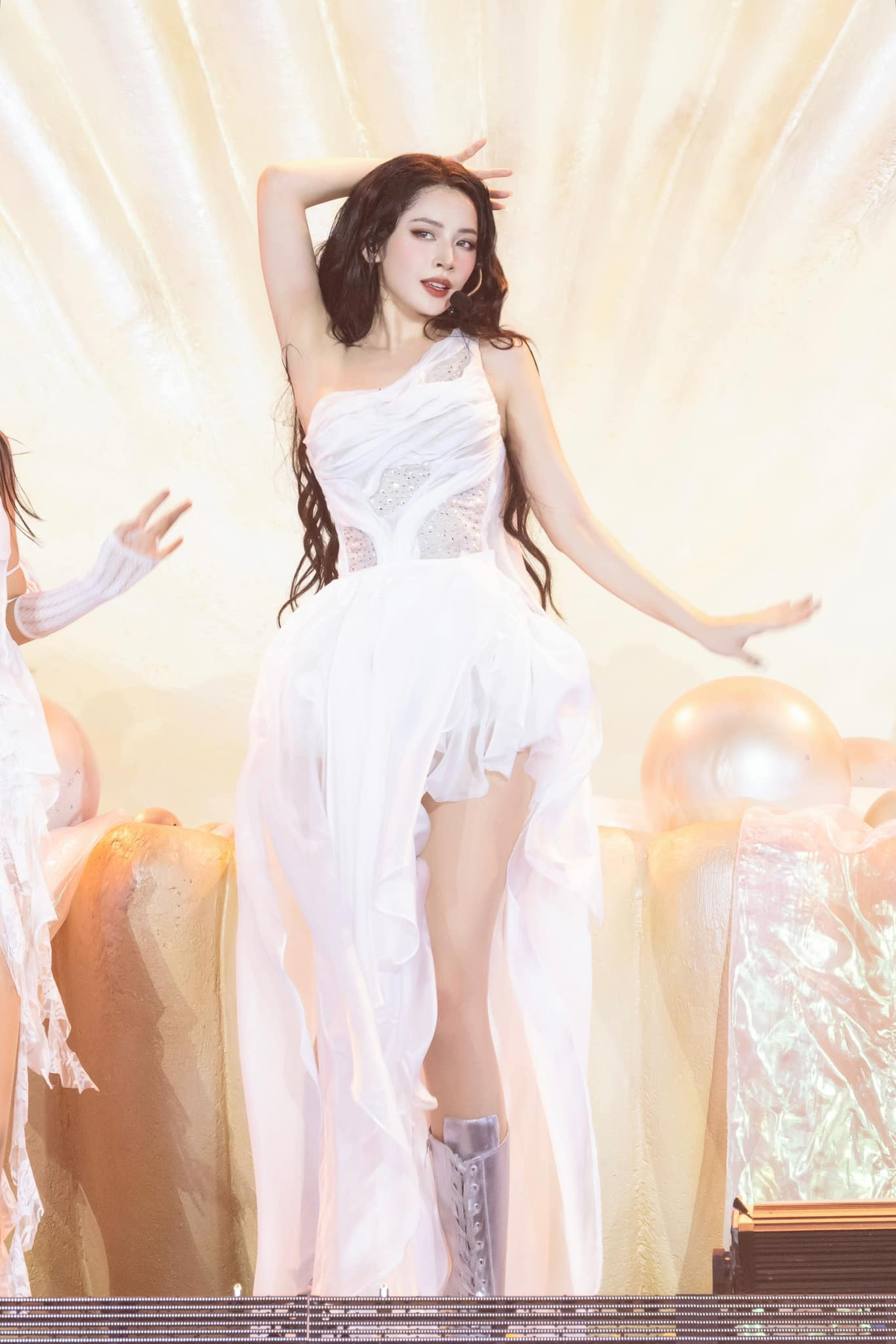 Thông tin Chi Pu nhận cát-xê gần 3 tỷ đồng tại Trung Quốc gây tranh luận. Thông tin Chi Pu nhận cát-xê gần 3 tỷ đồng tại Trung Quốc gây tranh luận.