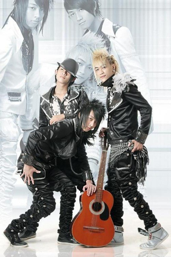 HKT bị gọi là "thảm họa Vpop" một thời và bất ngờ nổi tiếng ở Trung Quốc. HKT bị gọi là "thảm họa Vpop" một thời và bất ngờ nổi tiếng ở Trung Quốc.