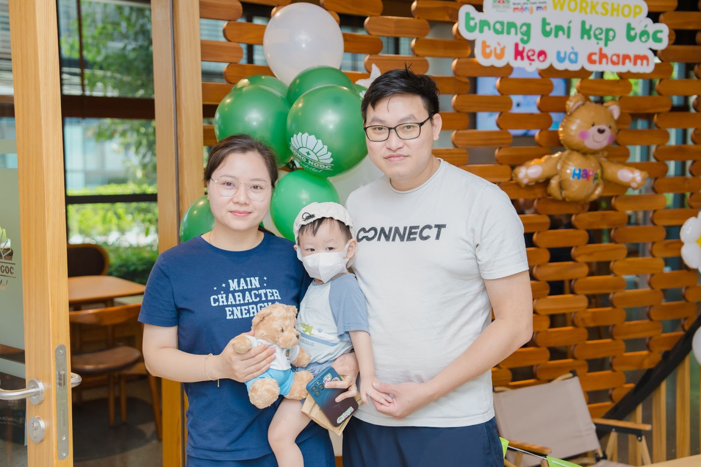 Ba mẹ và bé cùng tham gia Hành trình mộng mơ 1/6 tại Hồng Ngọc