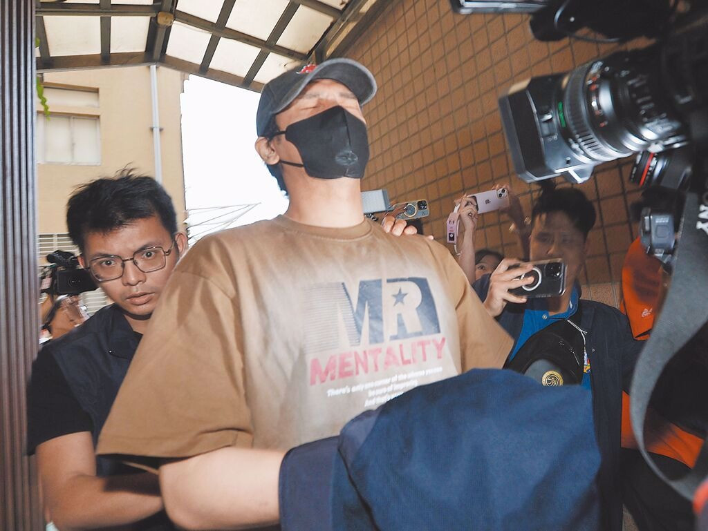 Trần Linh Cửu xin lỗi khán giả, thừa nhận trốn nghĩa vụ quân sự.