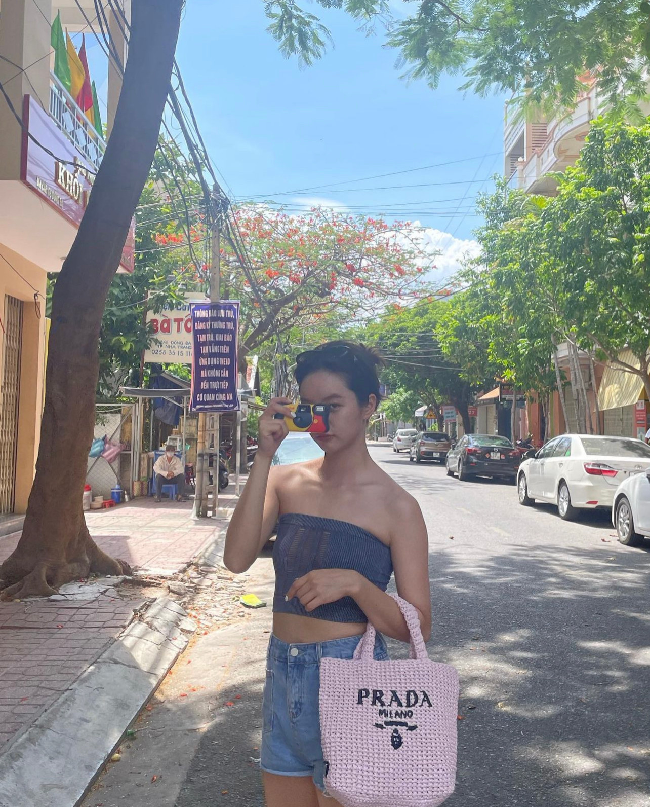 Cách đây một tháng, Hyeri đến Nha Trang du lịch. Cô bày tỏ sự thích thú khi được thưởng thức các loại hoa quả ở Việt Nam.