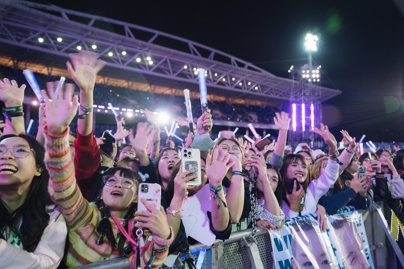 Anh trai say hi concert day 4 thu hút hàng vạn khán giả tham dự. Anh trai say hi concert day 4 thu hút hàng vạn khán giả tham dự.