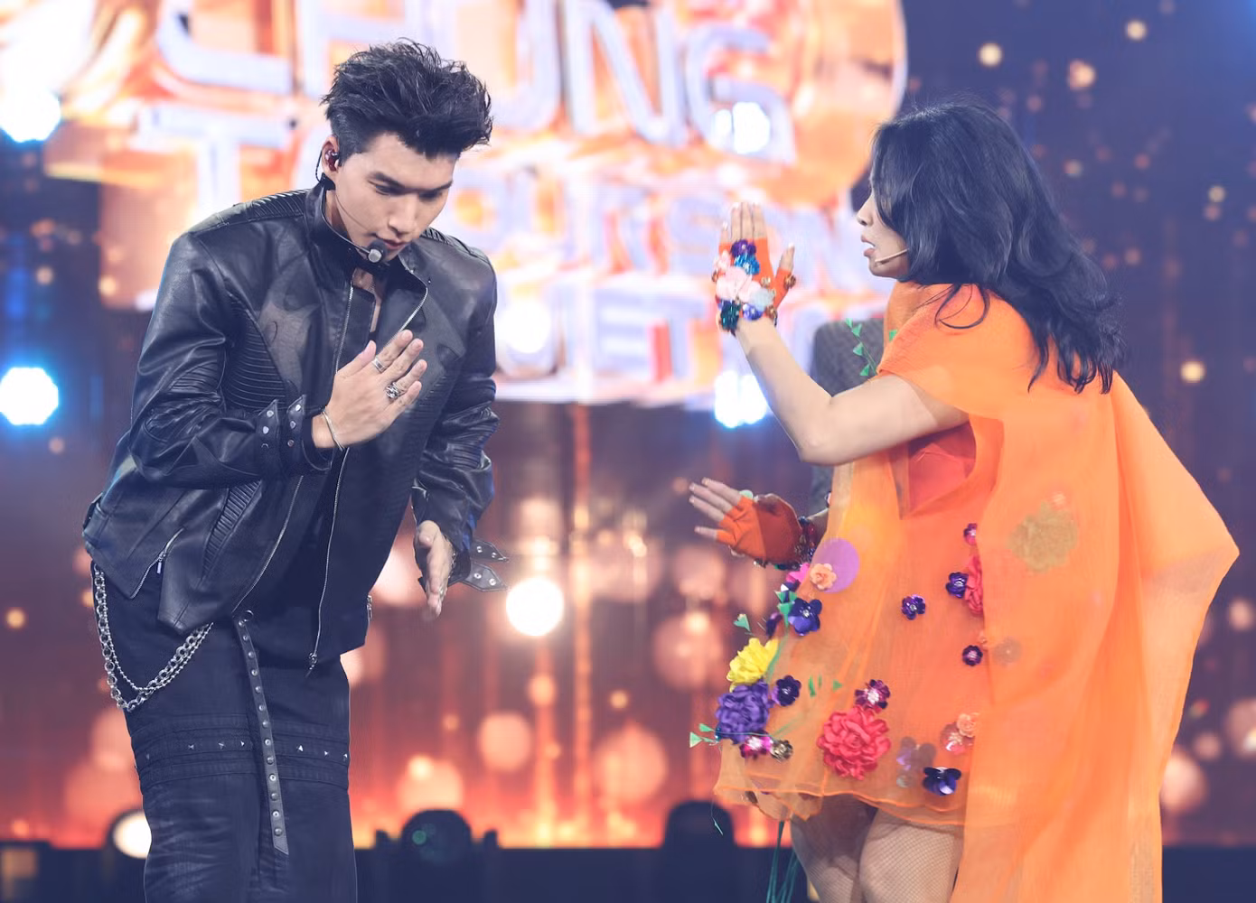 Dàn Anh trai say hi xuất hiện trong gala Bài hát của chúng ta.
