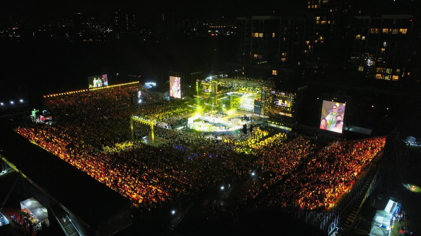 Concert tại TPHCM của Anh trai vượt ngàn chông gai hút hơn 20.000 khán giả, thời lượng hơn 5 tiếng đồng hồ. Concert tại TPHCM của Anh trai vượt ngàn chông gai hút hơn 20.000 khán giả, thời lượng hơn 5 tiếng đồng hồ.