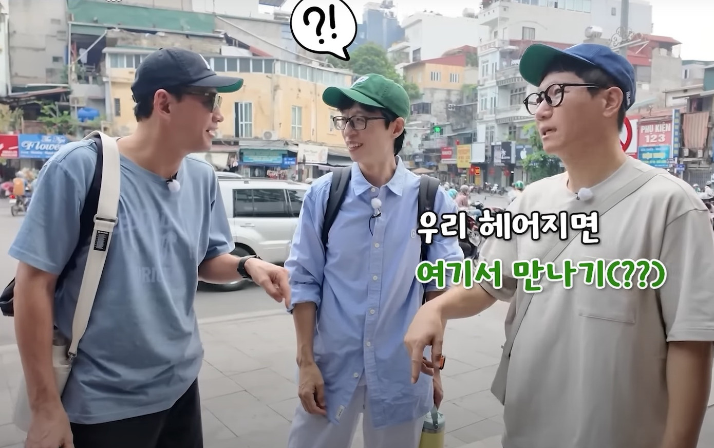 Từ trái sang Hwang Jung Min, Yoo Jae Suk, Ji Suk Jin tại Hà Nội hôm 12/10.