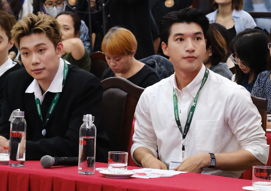 Ban tổ chức tặng thêm hàng trăm vé xem concert cho khán giả. Ban tổ chức tặng thêm hàng trăm vé xem concert cho khán giả.