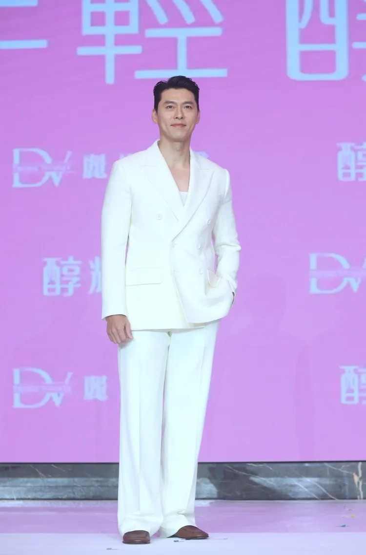 Hyun Bin và Kim Tae Hee (phải) đều được các thương hiệu ở Đài Loan (Trung Quốc) mời làm người đại diện, nhận cát-xê &quot;khủng&quot;.