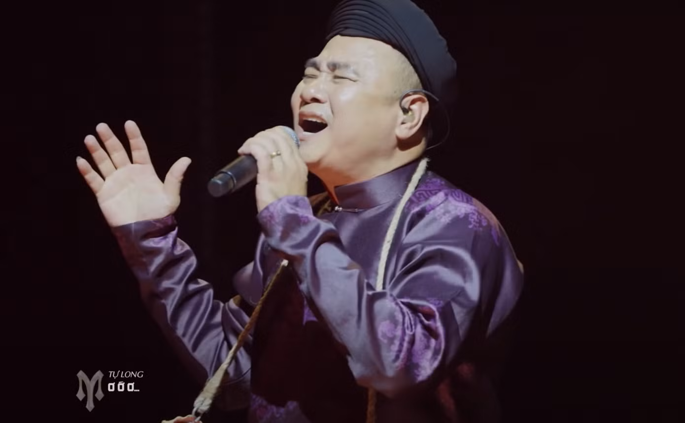 NSND Tự Long thấy có lỗi với đàn em vì hát hụt hơi.