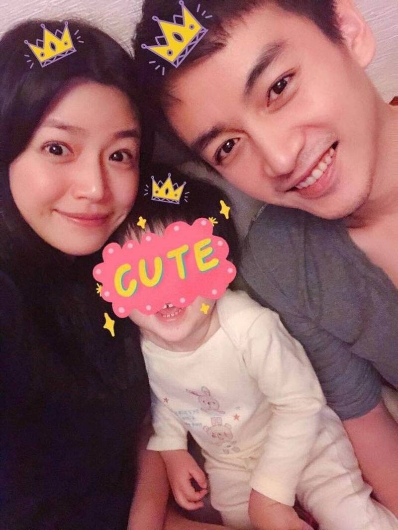 Tháng 7/2019, rộ tin Trần Hiểu vì giận vợ mà gửi con trai về quê cho bố mẹ chăm sóc, trong khi Trần Nghiên Hy bận rộn với công việc. Tuy nhiên, phía nam diễn viên phủ nhận.