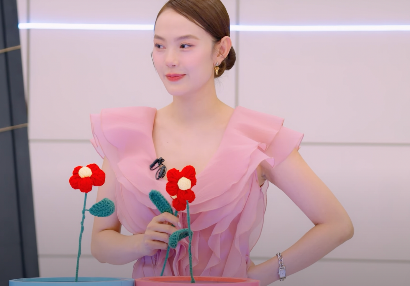 Minh Hằng từ chối về đội Mỹ Linh. Minh Hằng từ chối về đội Mỹ Linh.