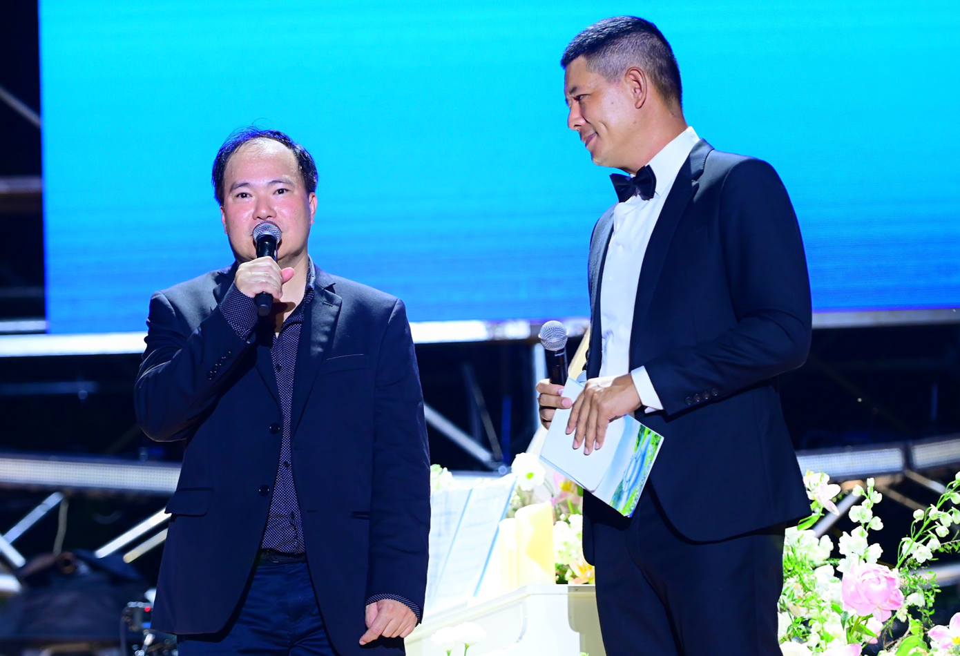 Nhạc sĩ Việt Anh tại đêm nhạc tối 23/11. Nhạc sĩ Việt Anh tại đêm nhạc tối 23/11.