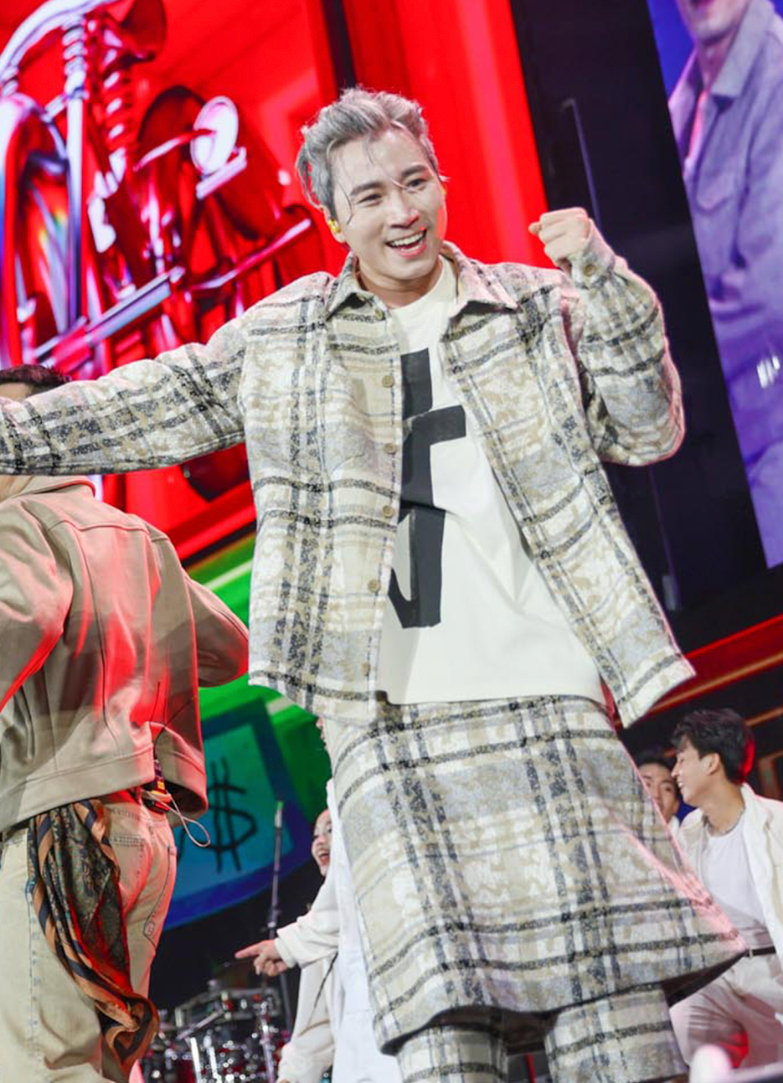 Dàn nghệ sĩ Việt tại đêm nhạc hội.