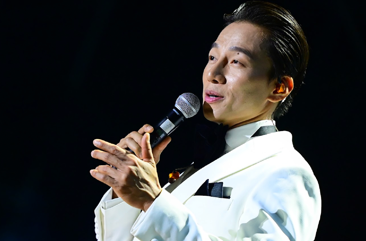 Dàn ca sĩ trẻ thể hiện ca khúc của nhạc sĩ Việt Anh. Dàn ca sĩ trẻ thể hiện ca khúc của nhạc sĩ Việt Anh.