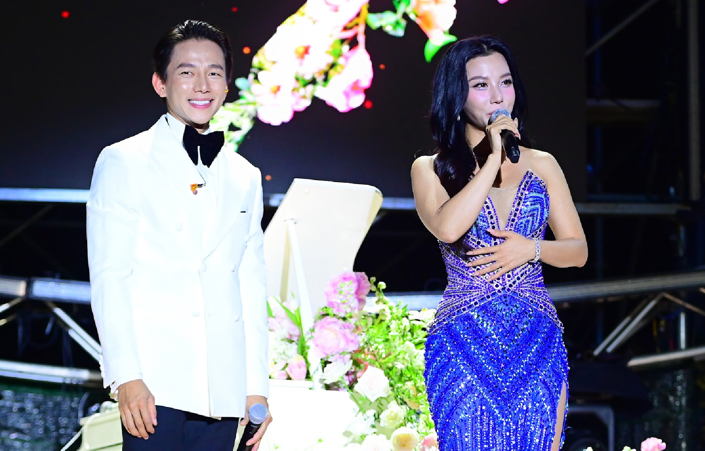 Những màn song ca, tam ca kết hợp. Những màn song ca, tam ca kết hợp.