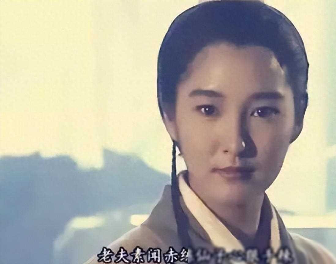 Tuyết Lê trong vai diễn kinh điển Lý Mạc Sầu và ảnh chụp bên hai con. Tuyết Lê trong vai diễn kinh điển Lý Mạc Sầu và ảnh chụp bên hai con.