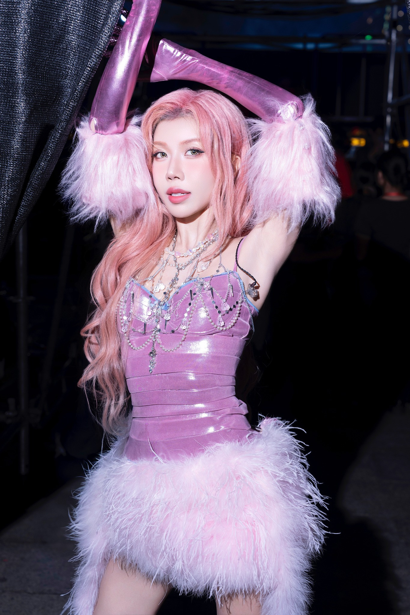 Nhà sản xuất âm nhạc Nemo (Trần Huy Hùng) và Trang Pháp (phải) mâu thuẫn về vấn đề bản quyền. Nhà sản xuất âm nhạc Nemo (Trần Huy Hùng) và Trang Pháp (phải) mâu thuẫn về vấn đề bản quyền.