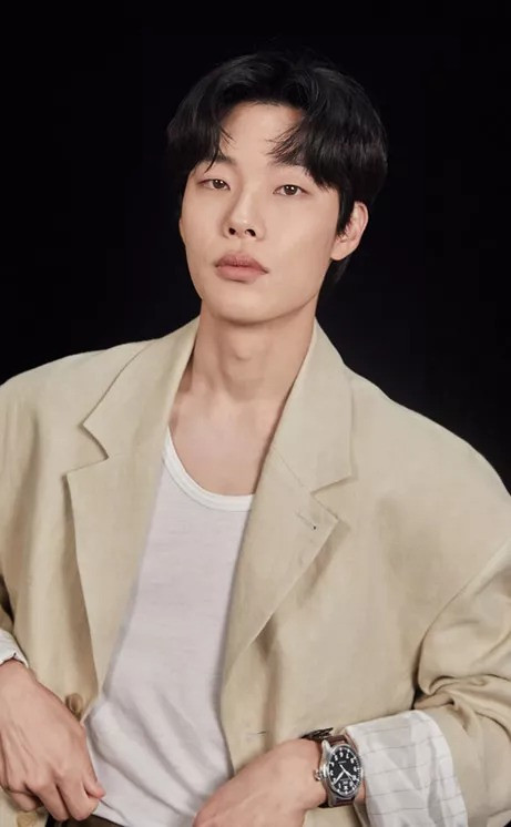 Từ trái sang: Han So Hee - Ryu Jun Yeol - Hyeri.