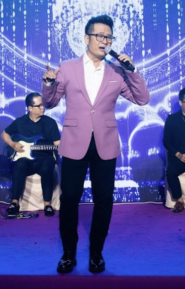 Bằng Kiều, Thu Minh, Hà Nhi... đều góp vui khi trình diễn trong bữa tiệc thân mật. Diễn viên Tuấn Tú được mời làm MC sự kiện. Bằng Kiều, Thu Minh, Hà Nhi... đều góp vui khi trình diễn trong bữa tiệc thân mật. Diễn viên Tuấn Tú được mời làm MC sự kiện.