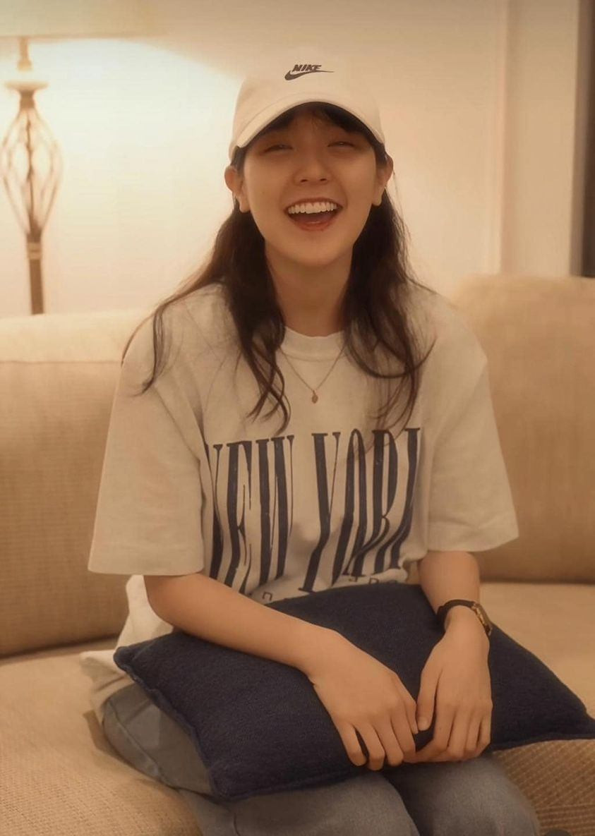 Nữ diễn viên sinh năm 1997 kêu gọi khán giả ủng hộ lần trở lại của mình và sản phẩm âm nhạc mới của Sơn Tùng. Nữ diễn viên sinh năm 1997 kêu gọi khán giả ủng hộ lần trở lại của mình và sản phẩm âm nhạc mới của Sơn Tùng.