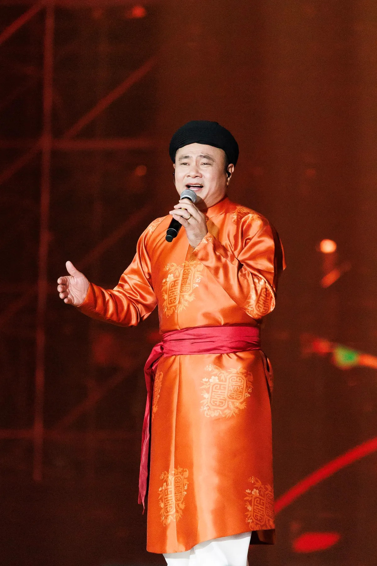 Lần thứ 2 diễn tại Hưng Yên, trục trặc âm thanh vẫn là điều khán giả phàn nàn.