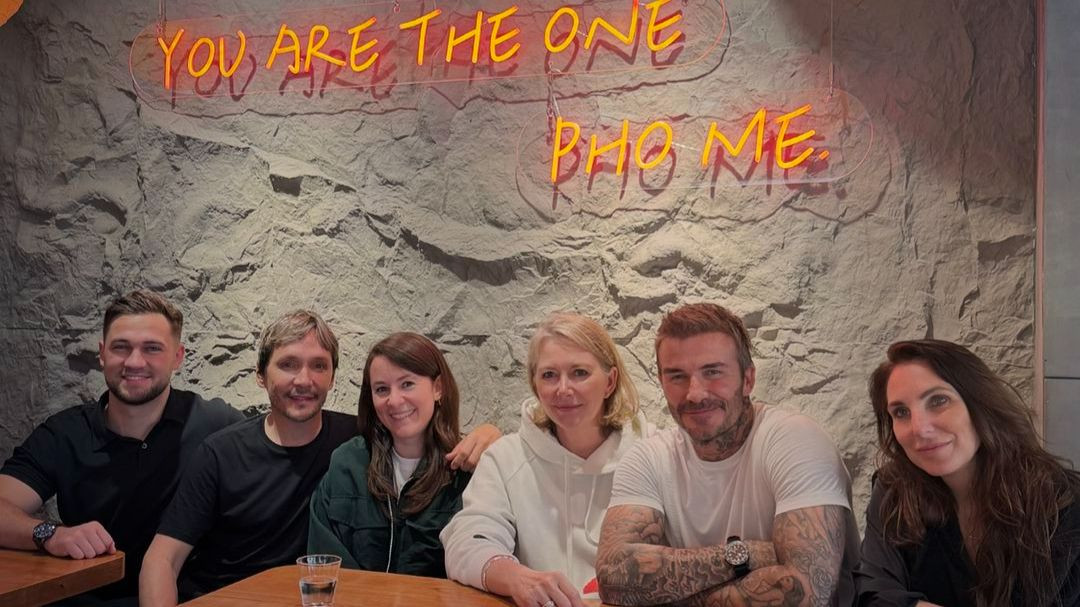 David Beckham thích thú khi thưởng thức ẩm thực Việt trong chuyến đi đến Macao, Trung Quốc. Ảnh: Instagram. David Beckham thích thú khi thưởng thức ẩm thực Việt trong chuyến đi đến Macao, Trung Quốc. Ảnh: Instagram.