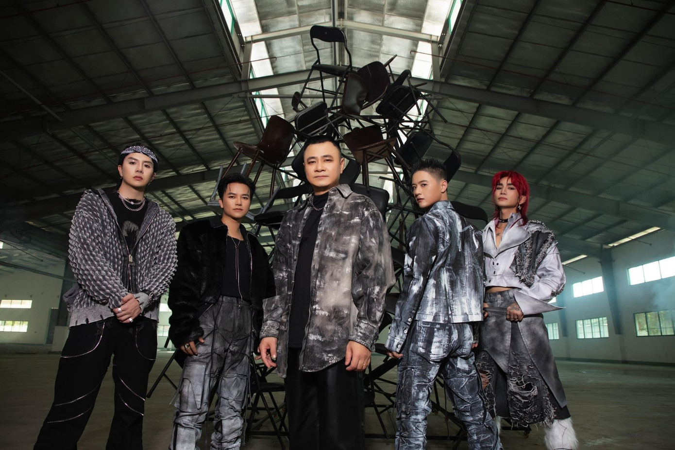 Đội hình anh trai được xây dựng trong concept sự cấu thành của 5 yếu tố vận hành của sa mạc.