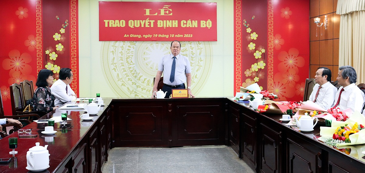 Phó Bí thư Tỉnh ủy, Chủ tịch UBND tỉnh An Giang Nguyễn Thanh Bình phát biểu tại buổi lễ. Phó Bí thư Tỉnh ủy, Chủ tịch UBND tỉnh An Giang Nguyễn Thanh Bình phát biểu tại buổi lễ.