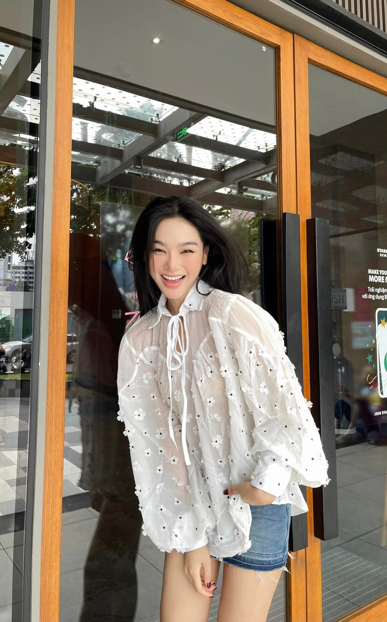 Thời trang thường ngày của nữ diễn viên 24 tuổi. Thời trang thường ngày của nữ diễn viên 24 tuổi.