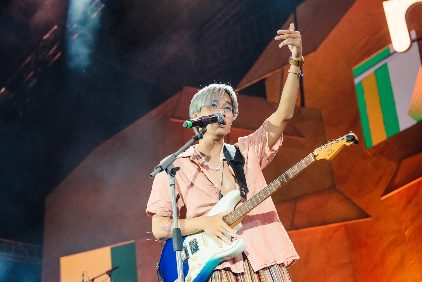 Ngọt hứng chịu chỉ trích của người hâm mộ vì thiếu chuyên nghiệp. Ngọt hứng chịu chỉ trích của người hâm mộ vì thiếu chuyên nghiệp.