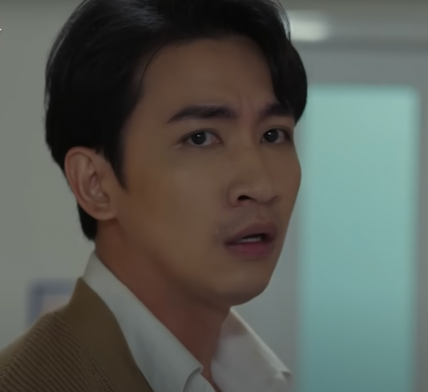 Ji Sung (trái) trong Secret Love và nam diễn viên Võ Cảnh trong trích đoạn 7 năm chưa cưới sẽ chia tay. Ji Sung (trái) trong Secret Love và nam diễn viên Võ Cảnh trong trích đoạn 7 năm chưa cưới sẽ chia tay.