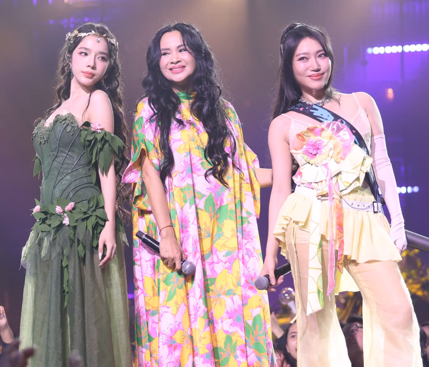 Thanh Lam (giữa) kết hợp cùng Lyly (bìa trái) và Orange, làm mới ca khúc Tiếng gió xôn xao.