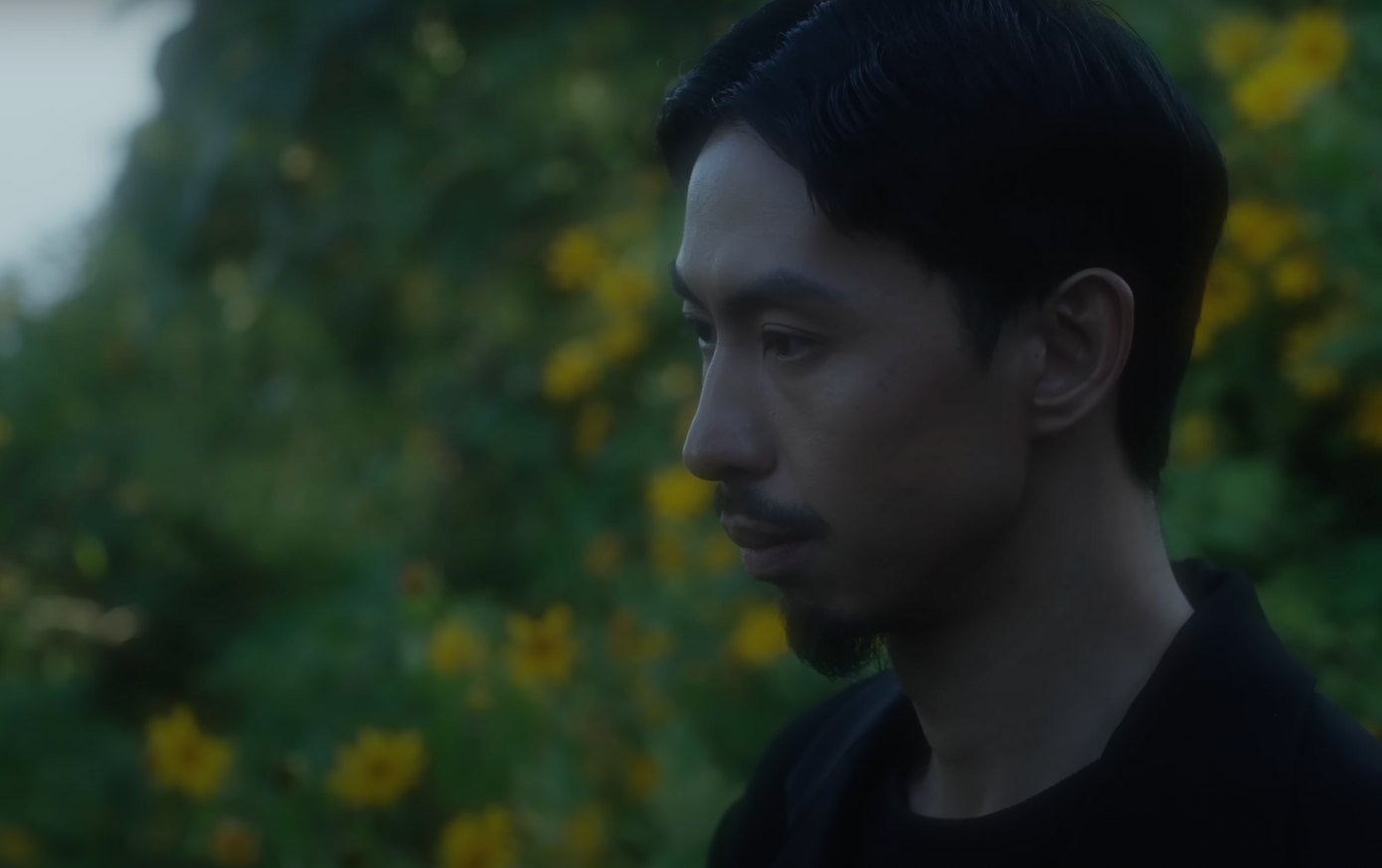 Ca khúc Miền đất hứa, Hoàng Thùy Linh “thả tim” cho bình luận của khán giả khi nói về đôi tình nhân trong MV, vì tình yêu đã phá vỡ rào cản, khuôn khổ để trốn chạy và đến với nhau.