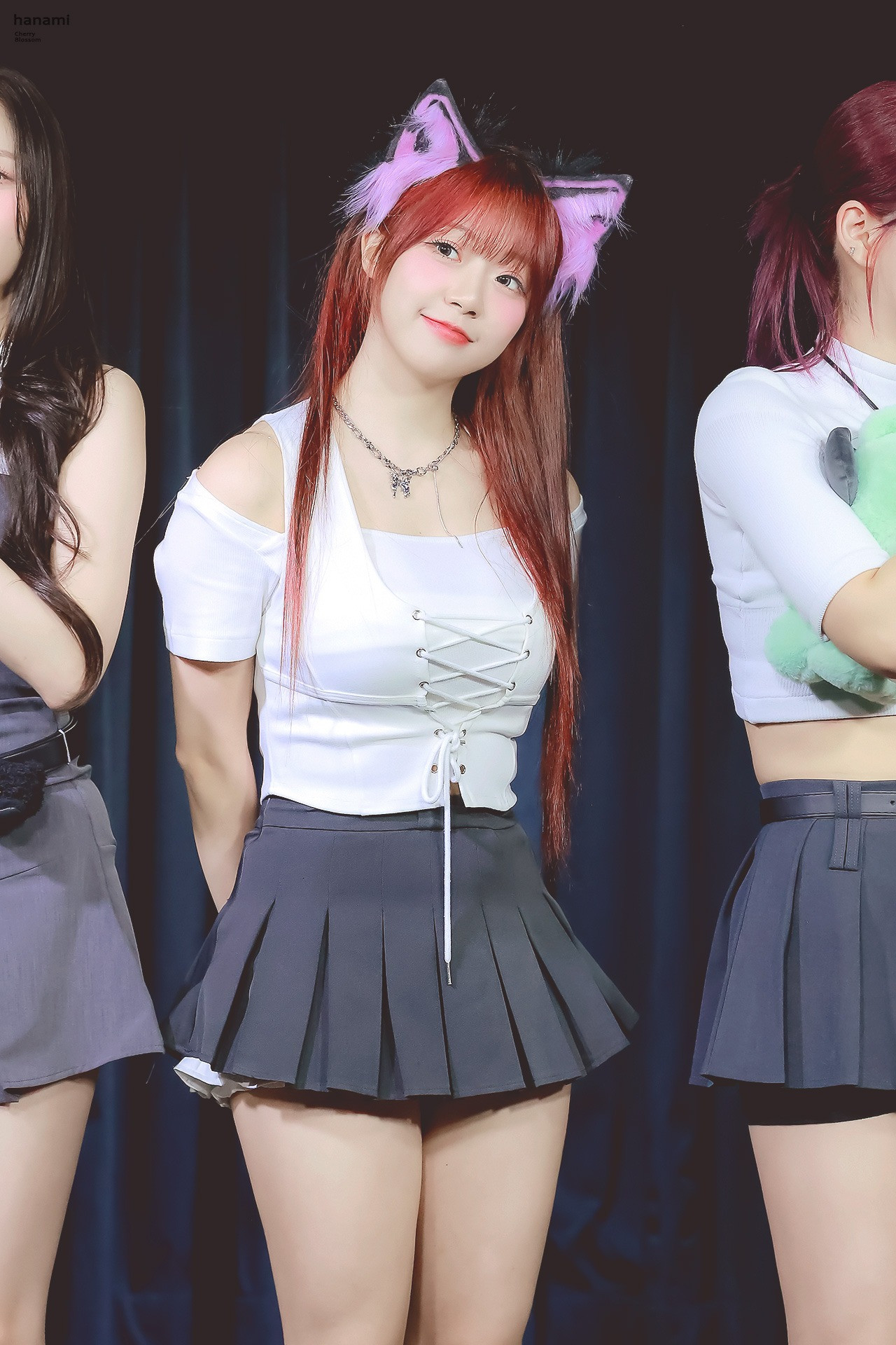 Trong show tạp kỹ trước đây, Jeewon bị diễn viên AV Ogura Yuna rủ đóng phim 18+. Phía nhà đài phải cắt bỏ phân đoạn này do nhận chỉ trích sau khi tập phát sóng. Công ty quản lý của nữ ca sĩ lên tiếng, cho rằng Jeewon hiểu rõ hoàn cảnh và tích cực phối hợp thảo luận vấn đề liên quan, đồng thời hy vọng cô hoàn thành tốt vai trò của mình trong show. Thông báo của công ty nhận “gạch đá” do không nhận thức được tình huống, không thể đưa ra biện pháp bảo vệ nghệ sĩ của mình.