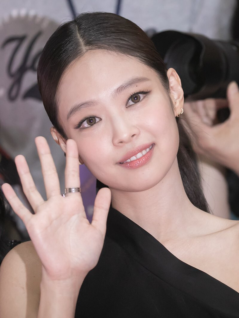 Cận cảnh nhan sắc của từng thành viên qua ống kính của fan và báo chí. Cận cảnh nhan sắc của từng thành viên qua ống kính của fan và báo chí.