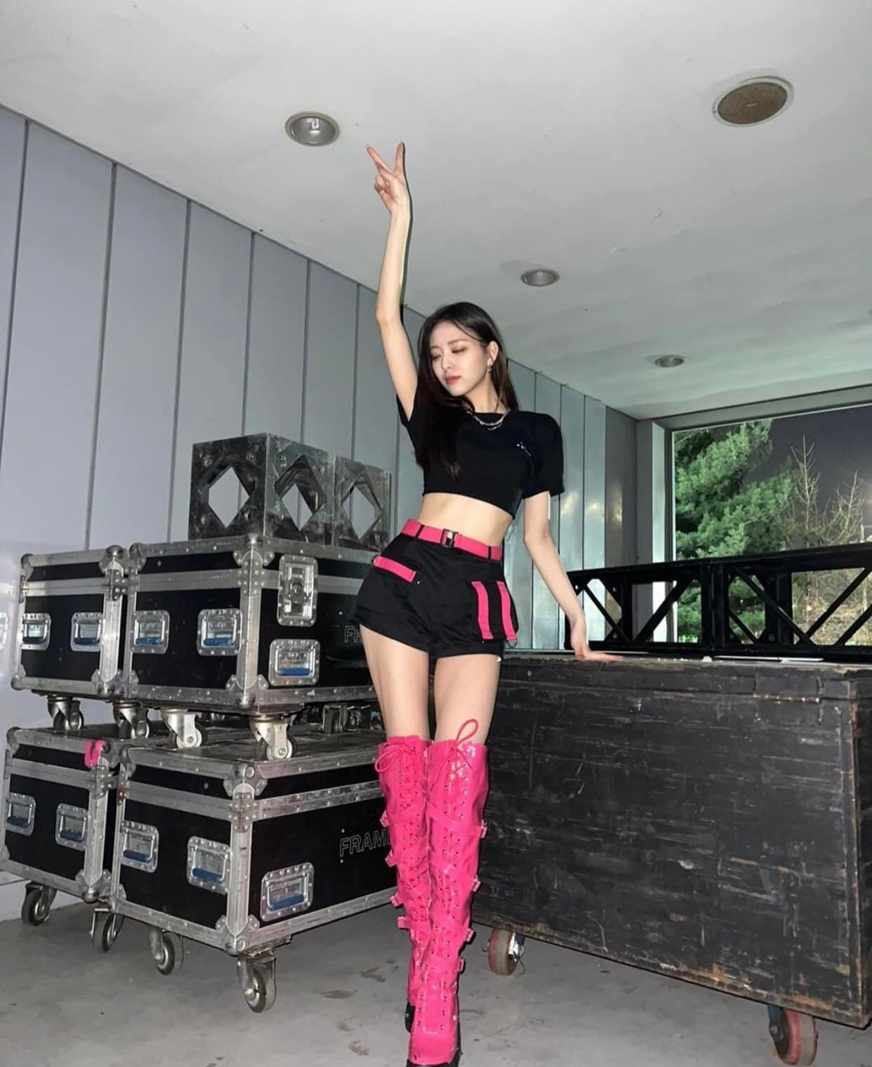 Nói về thói quen tập thể dục, nữ thần tượng tiết lộ: “Thành thật mà nói, tôi không thường xuyên tập thể dục. Chỉ khi đến mùa hè, tôi mới luyện tập sớm hơn thôi”.