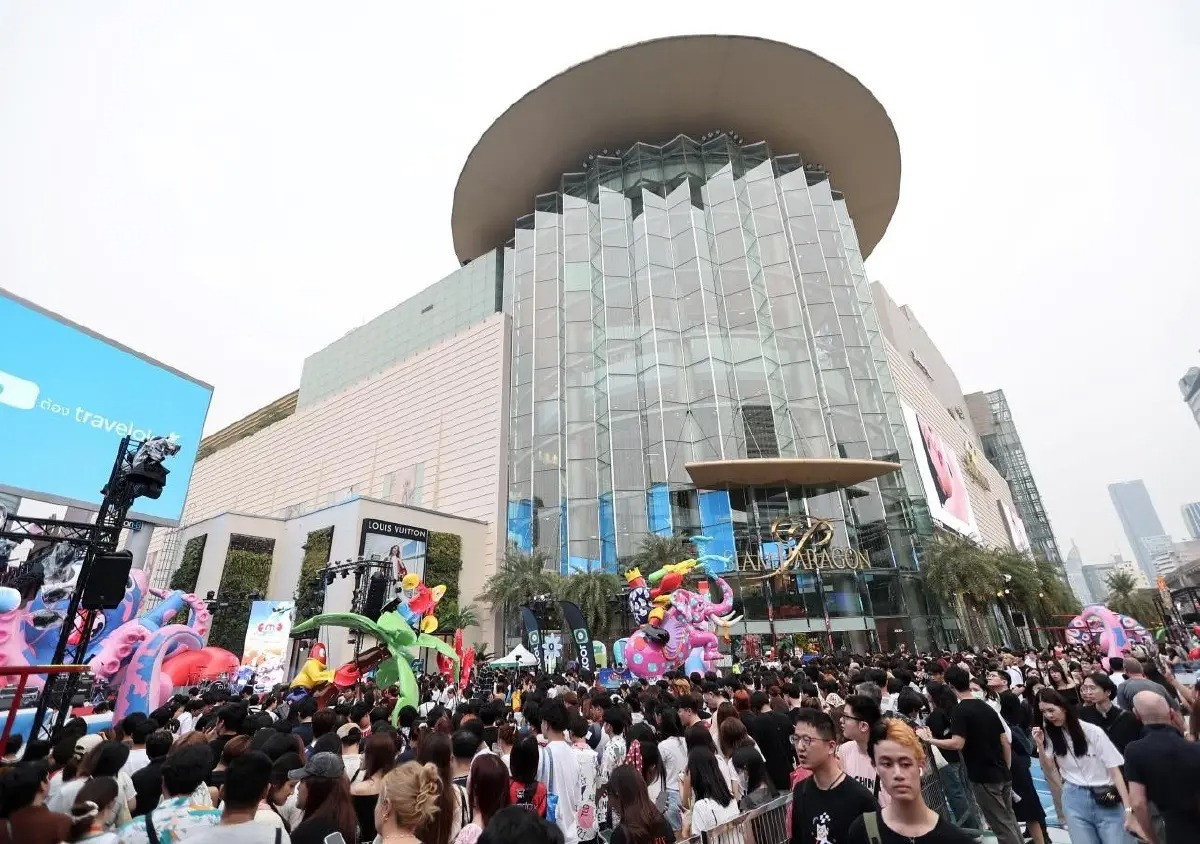 15 trung tâm mua sắm nằm ở các địa điểm du lịch chính tổ chức nhiều hoạt động phù hợp với từng địa điểm. Bằng cách hợp tác với các nền tảng du lịch nổi tiếng và các hãng hàng không, ví điện tử để tổ chức các chương trình khuyến mãi với mục đích quảng bá.