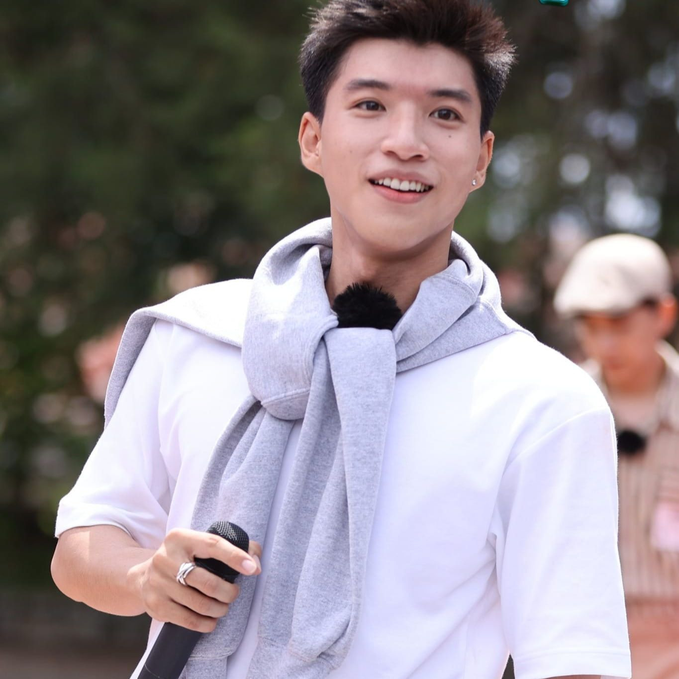 Nhiều sao Việt sử dụng chuyện tình cảm đời tư để PR sản phẩm âm nhạc.